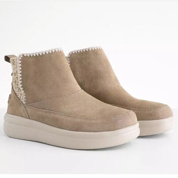 Hey Dude Mel Suede Boots Womens Size 9 Sand Beige Flat Chukka Pull On Casual - Picture 1 of 10